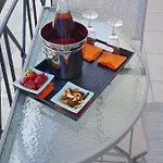 Ria Court 33 *